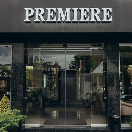 Premiere Hotel Хуст Екстериор снимка
