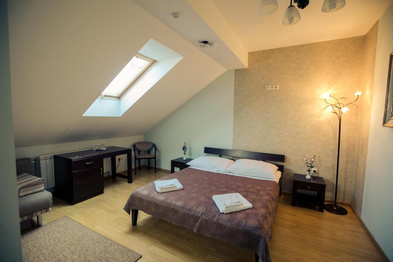 Premiere Hotel Хуст Екстериор снимка