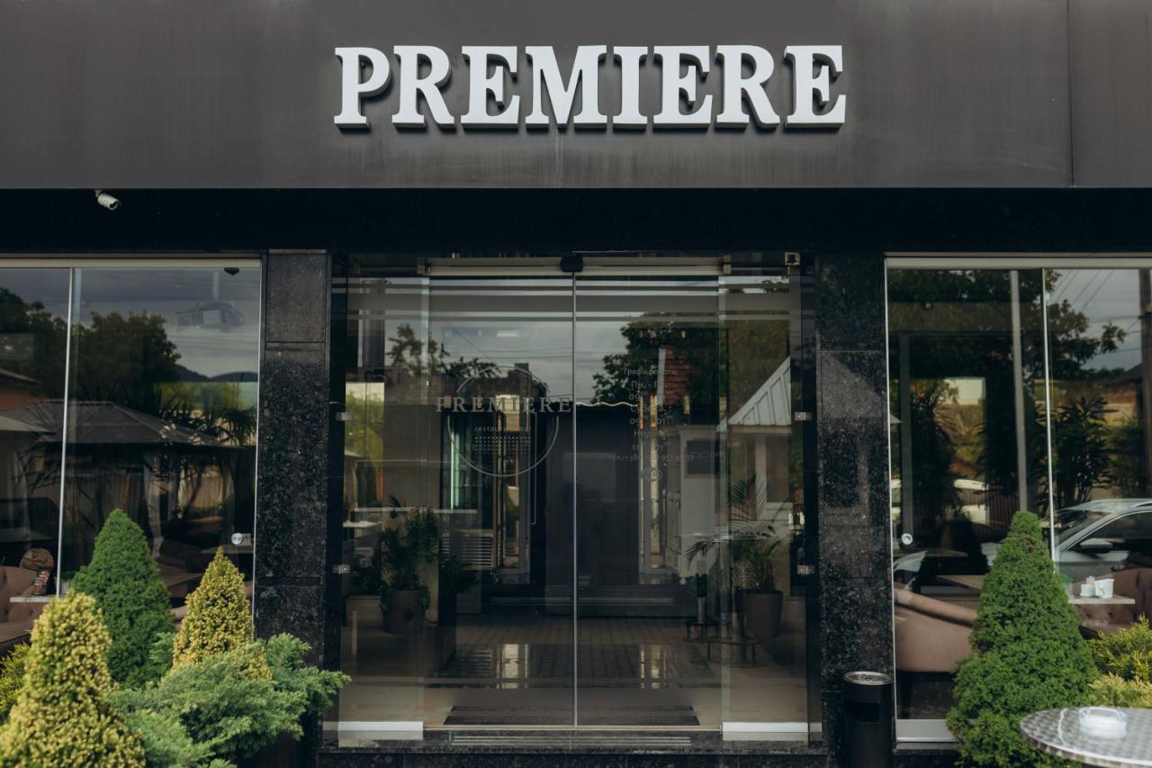Premiere Hotel Хуст Екстериор снимка