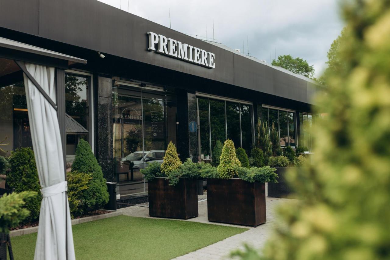Premiere Hotel Хуст Екстериор снимка