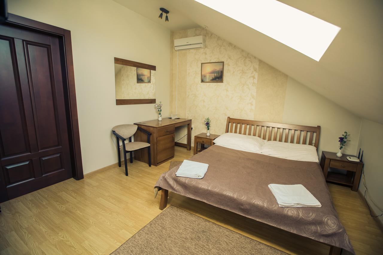 Premiere Hotel Хуст Екстериор снимка