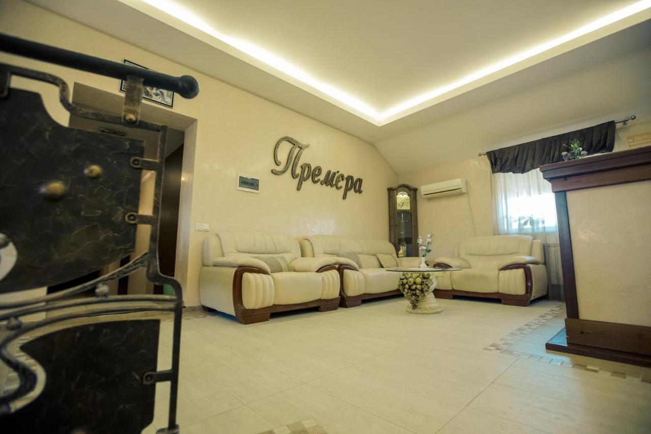 Premiere Hotel Хуст Екстериор снимка