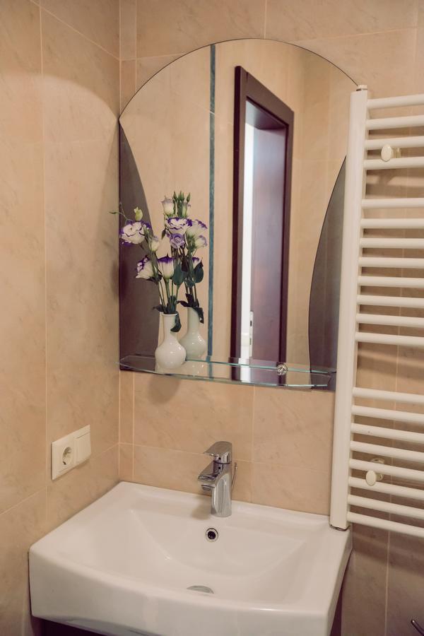 Premiere Hotel Хуст Екстериор снимка